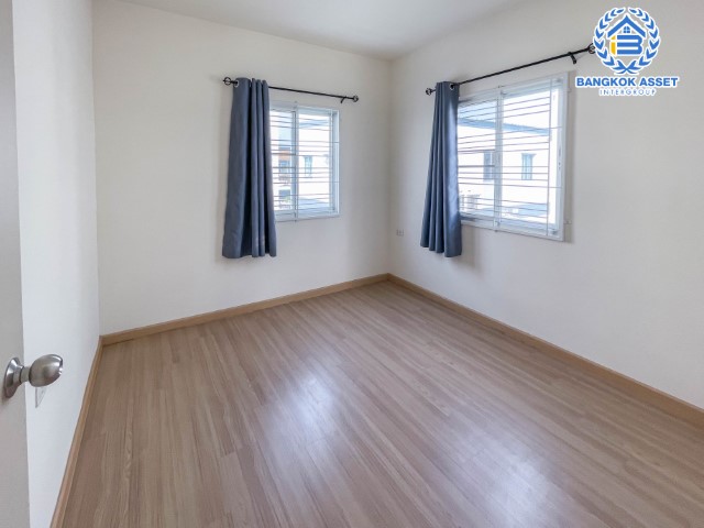 ทาวน์เฮ้าส์มือสองย่านนนทบุรี ม.ลุมพินีทาวน์วิลล์ ราชพฤกษ์-ปิ่นเกล้า #หลังมุม เนื้อที่ 18.3 ตร.ว. ฟังก์ชัน 3 ห้องนอน 2 ห้องน้ำ 2 ที่จอดรถ บ้านสวย ทำเลดี เดินทางสะดวก เชื่อมต่อถ.ราชพฤกษ์, ถ.พระราม5, ถ.นครอินทร์ ราคาสุดคุ้มในย่านนี้! จองเลย!